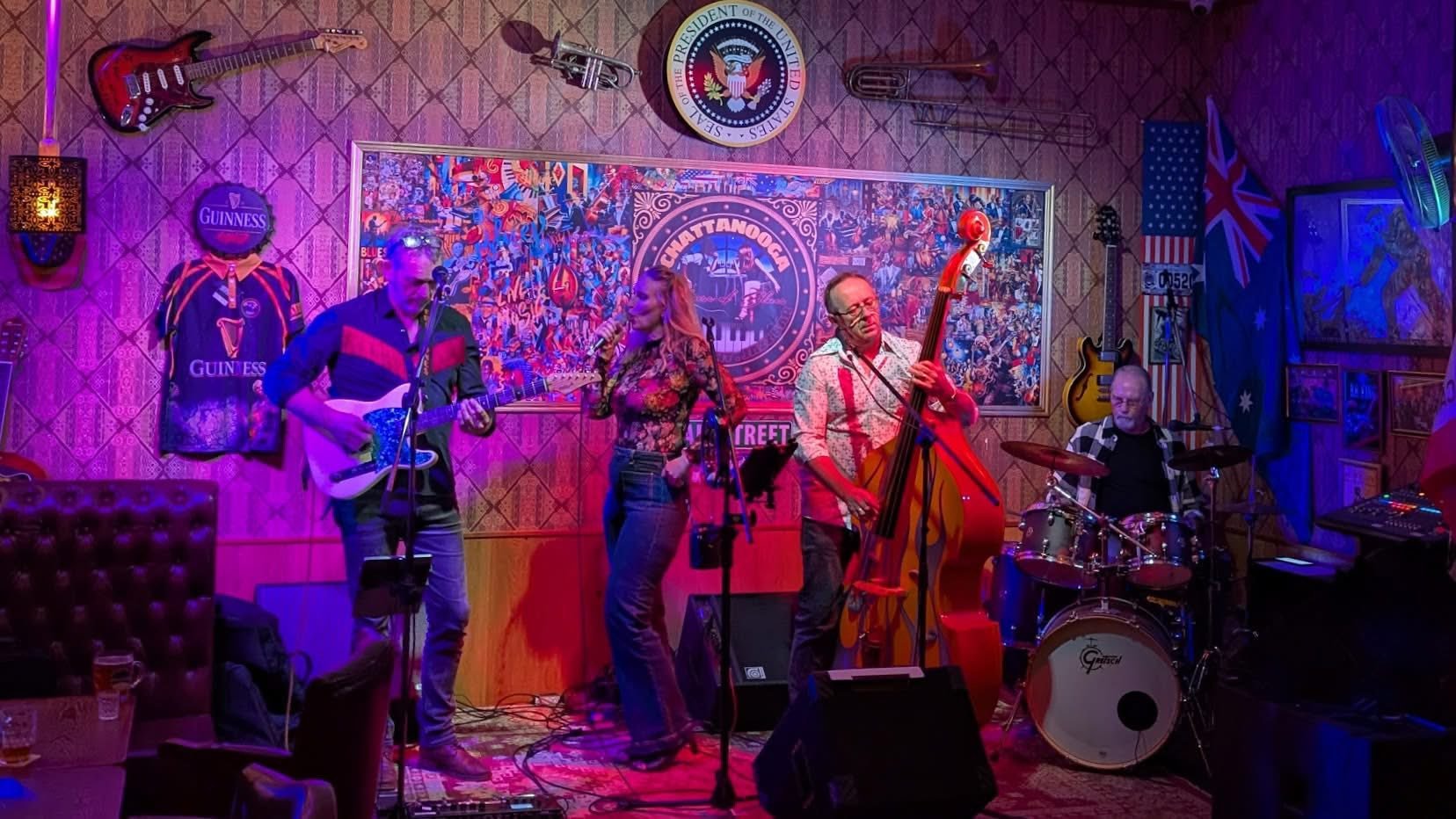 DD Queen & The Crowns - Rockabilly Australia Pty Ltd