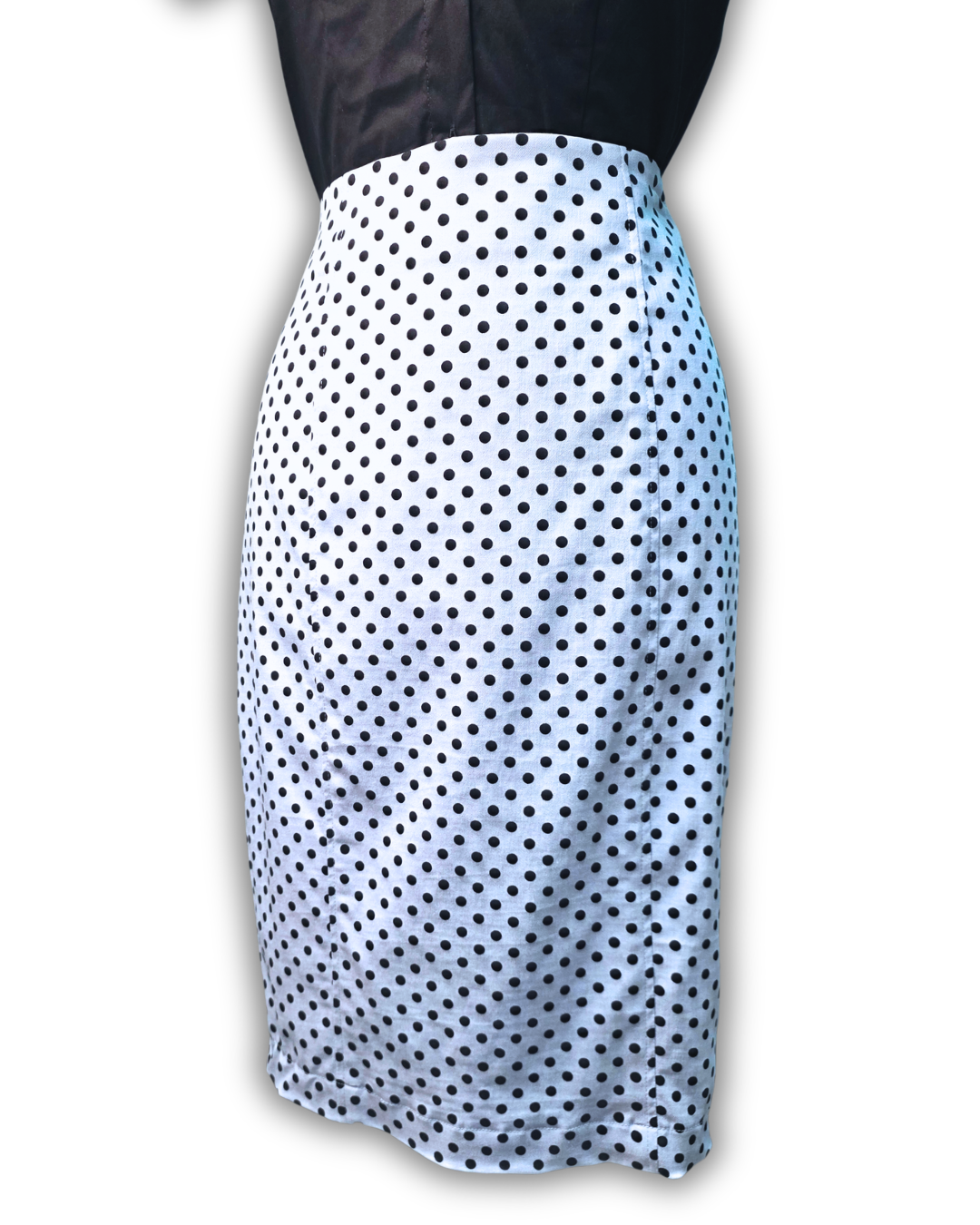 Ruby De Vine ladies pencil skirt handmade on the Gold Coast featuring a 1950s-inspired fitted silhouette with back split and rear zip.