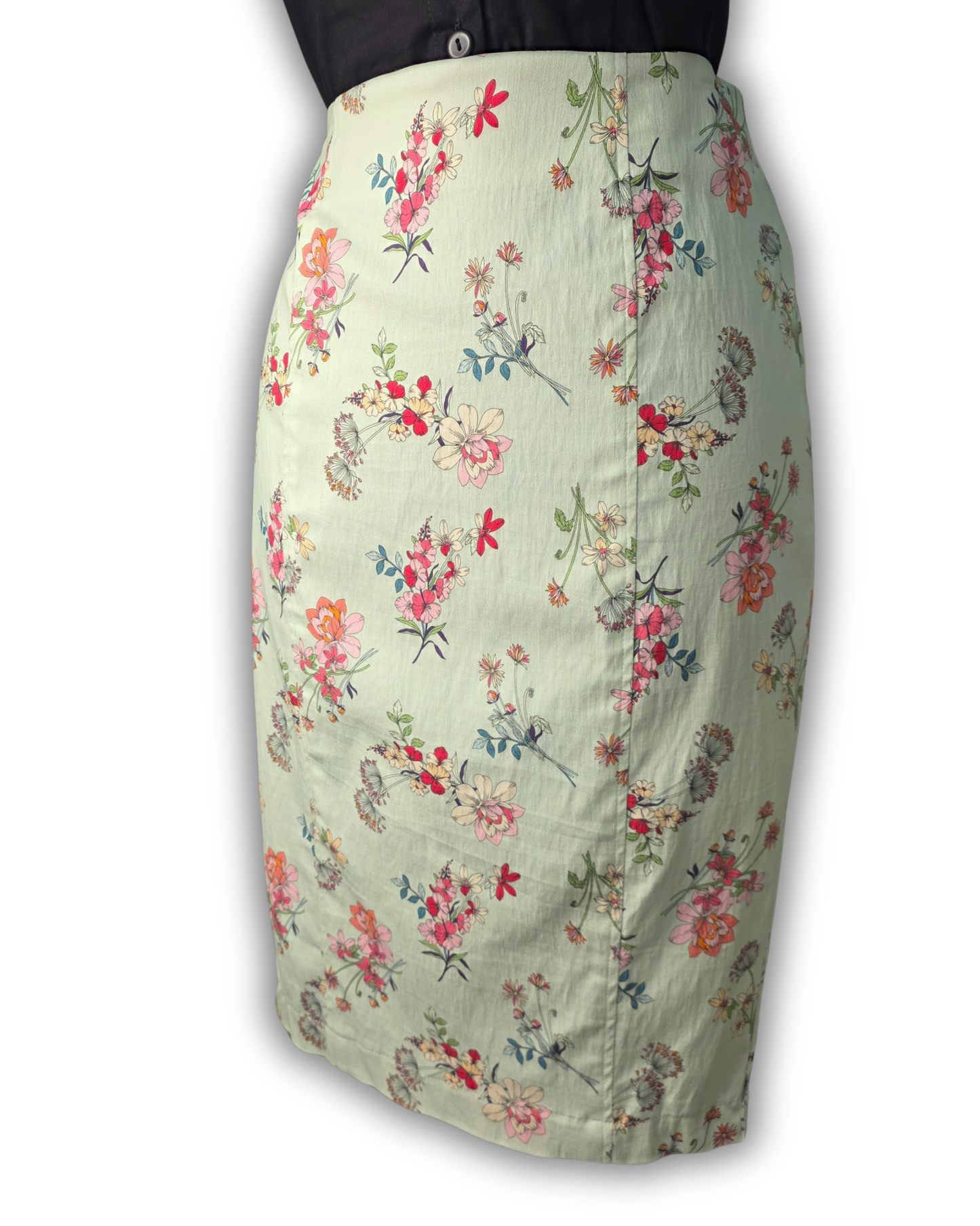 Ruby De Vine ladies pencil skirt handmade on the Gold Coast featuring a 1950s-inspired fitted silhouette with back split and rear zip. Now available on Rockabilly Australia.