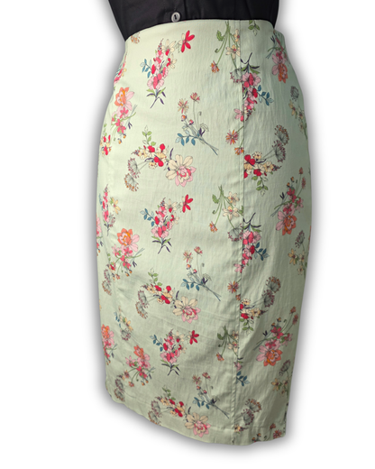 Ruby De Vine ladies pencil skirt handmade on the Gold Coast featuring a 1950s-inspired fitted silhouette with back split and rear zip. Now available on Rockabilly Australia.