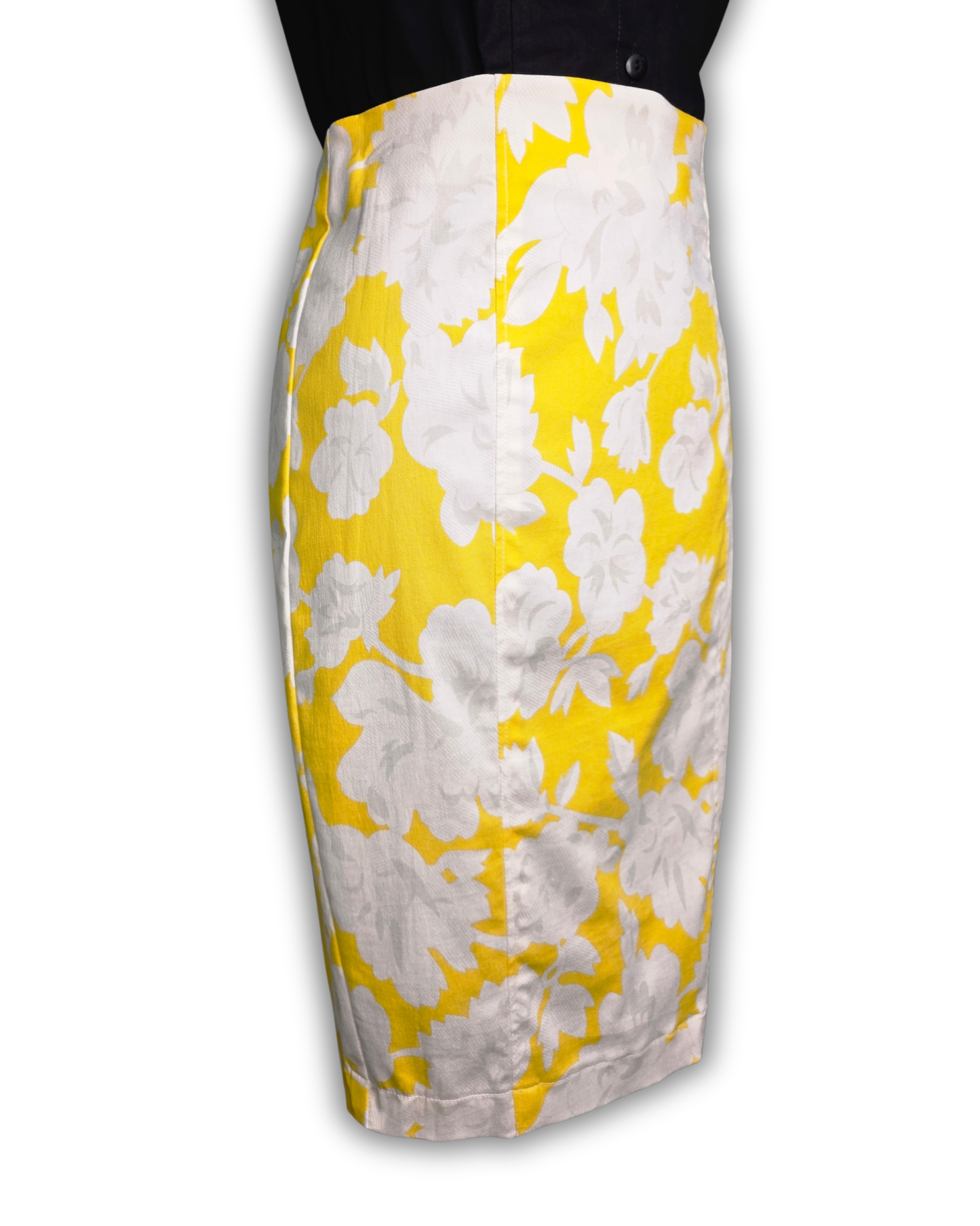 Ruby De Vine ladies pencil skirt handmade on the Gold Coast featuring a 1950s-inspired fitted silhouette with back split and rear zip. Now available on Rockabilly Australia.