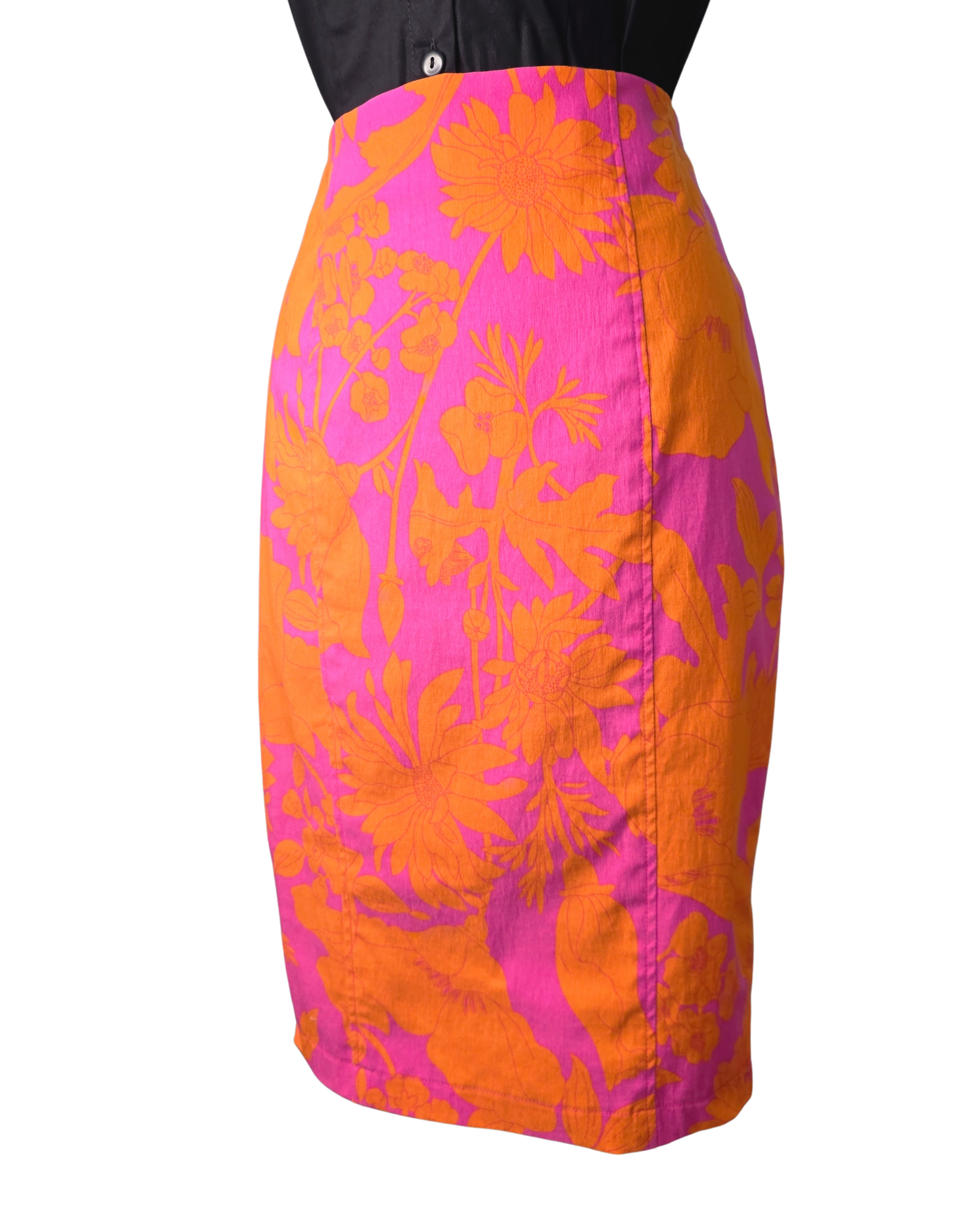 Ruby De Vine ladies pencil skirt handmade on the Gold Coast featuring a 1950s-inspired fitted silhouette with back split and rear zip. Now available on Rockabilly Australia.
