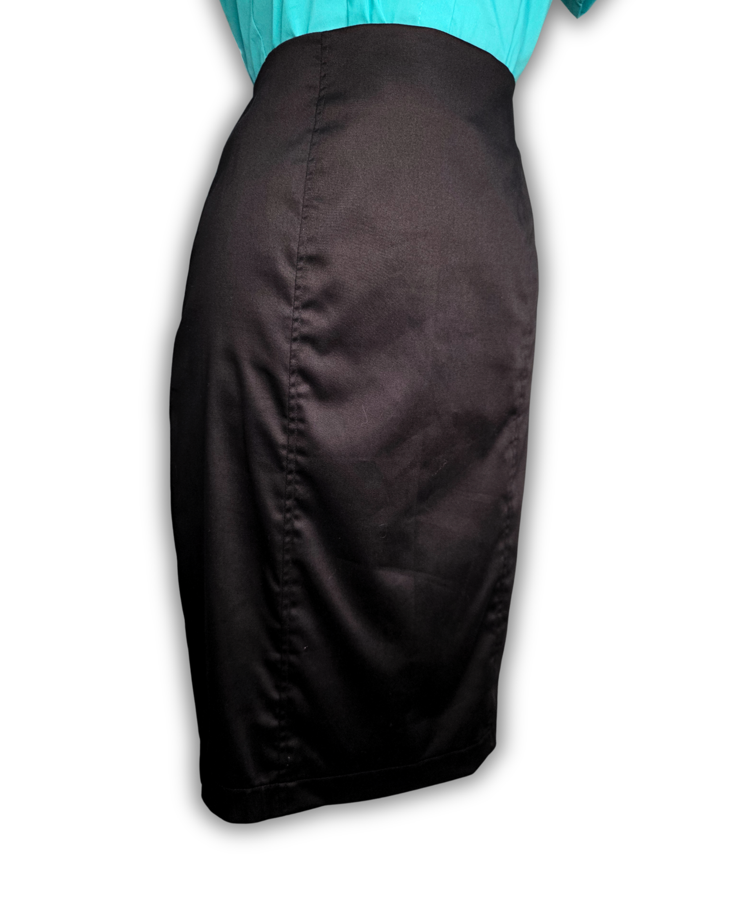 Ruby De Vine ladies pencil skirt handmade on the Gold Coast featuring a 1950s-inspired fitted silhouette with back split and rear zip.