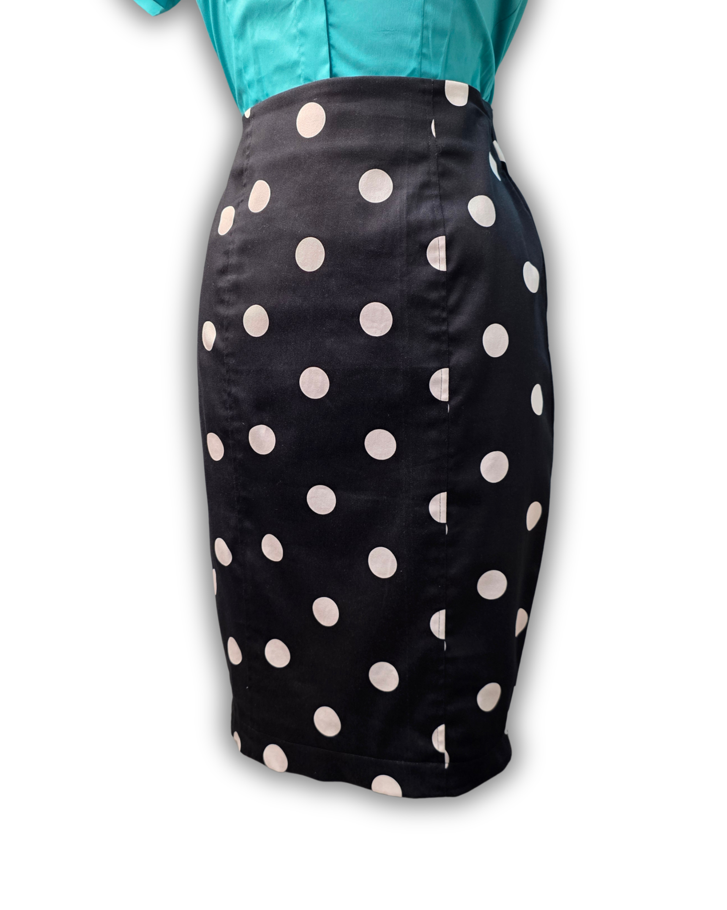 Ruby De Vine ladies pencil skirt handmade on the Gold Coast featuring a 1950s-inspired fitted silhouette with back split and rear zip.