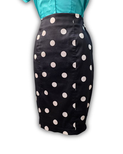 Ruby De Vine ladies pencil skirt handmade on the Gold Coast featuring a 1950s-inspired fitted silhouette with back split and rear zip.