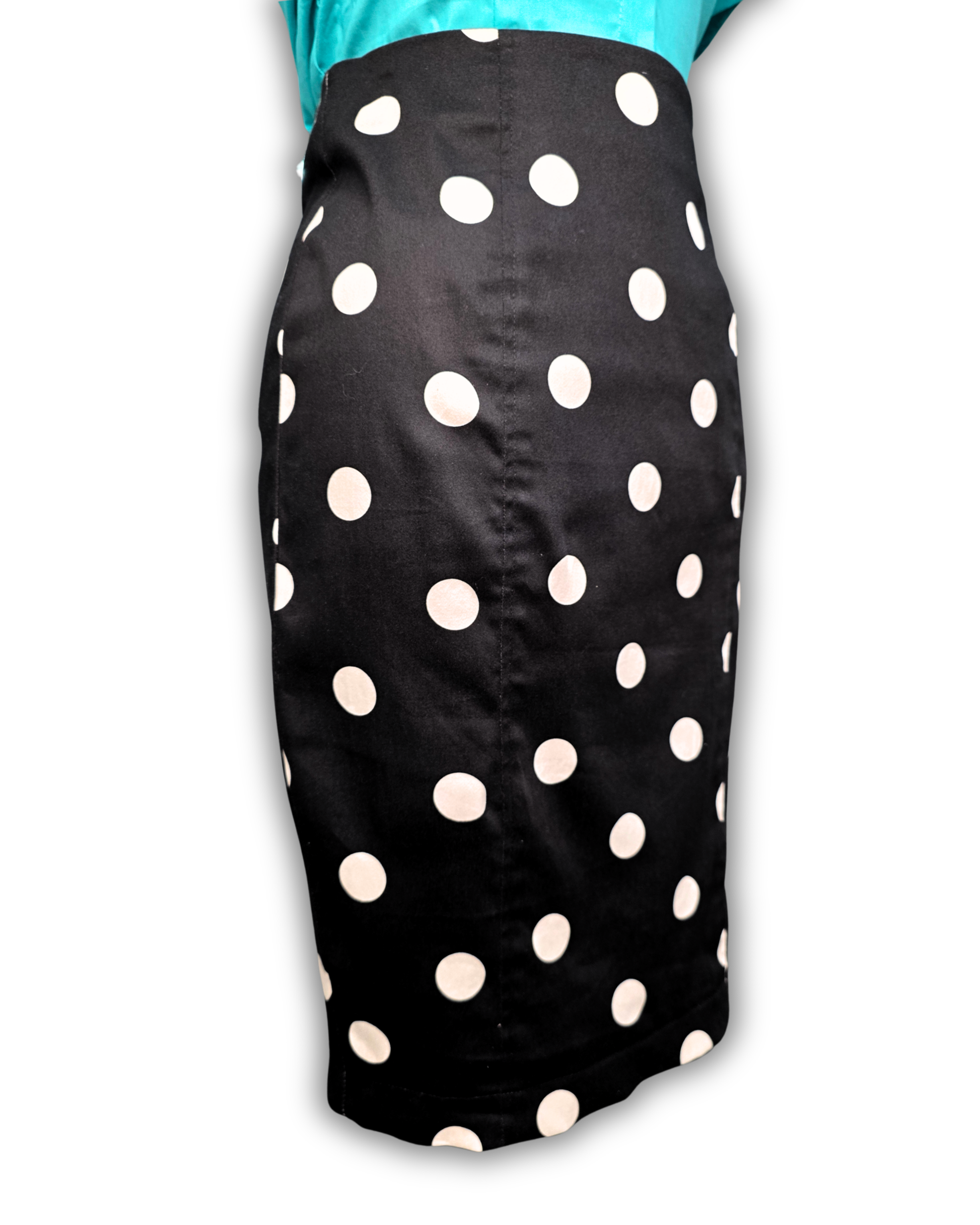 Ruby De Vine ladies pencil skirt handmade on the Gold Coast featuring a 1950s-inspired fitted silhouette with back split and rear zip.