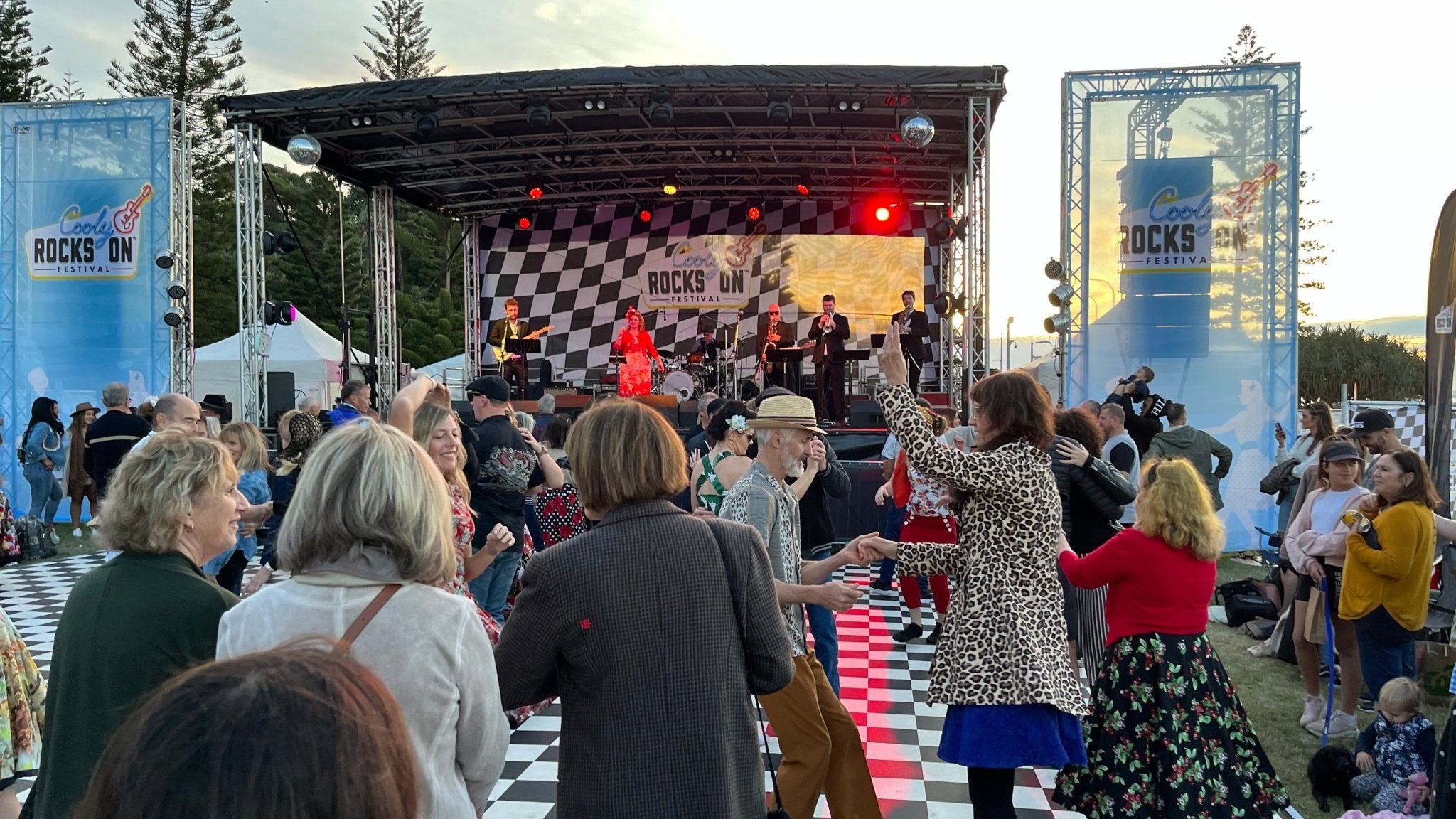 Dezzie D and The Stingrayz - Rockabilly Australia Pty Ltd