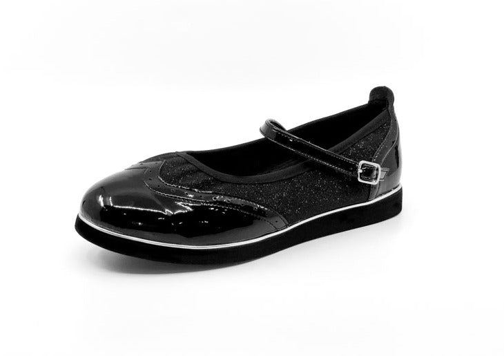 Ladies premium black & black glitter wingtip style classic rock'n'roll dance flats by My Juju Dance Fever.   Hand crafted with carefully selected genuine leather for upper and inner   Single strap with elastic buckle for a stronger hold and added movement   Elegant, closed-toe wingtip design   Flat cushioned, smooth rubber sole enables you to dance on all surface types!  Super lightweight for fast movements on the dance floor.  Gel innersole for long lasting cushioned support   Stylish & comfortable design 